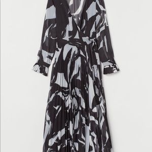 New with tags Chiffon V neck dress from H&M